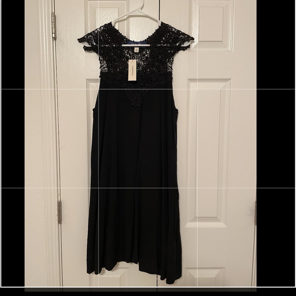 Black dress - Picture 4 of 4